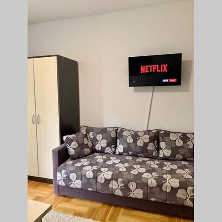 Renovated Cozy Studio 7 At Top Location - Available For Long Term Rentals Novi Sad Buitenkant foto